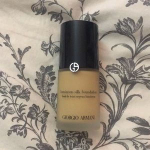 Giorgio Armani Luminous Silk Foundation, shade 6